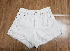 ザラ 白 デニム ショートパンツ 152
