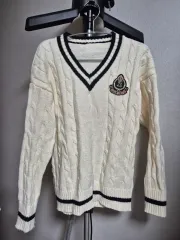 アイボリー Vネック ケーブル ニット