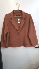 アラウンド101 ウール 素材 ショートコートです