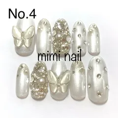 No.4ホワイトパール＆シルバーラメ 蝶 ストーン敷き詰めネイルチップ ハンドメイド ロング ジェルコート済