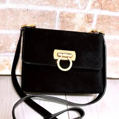 (美品)Ferragamo(フェラガモ)ショルダーバッグ  スエード ガンチーニ