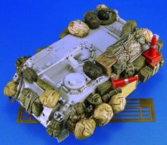 タミヤ 1/35 チャーチル歩兵戦車 ジオラマ完成品 - メルカリ