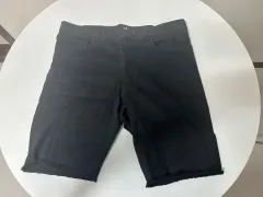 ZARA ブラックジーンハーフパンツ サイズ34 スリムフィット