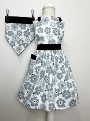 お花柄のお洒落なハンドメイド子供エプロンと三角巾のセット