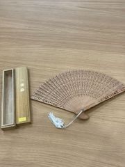 白檀扇 透かし彫り 扇子 木箱入り - メルカリ