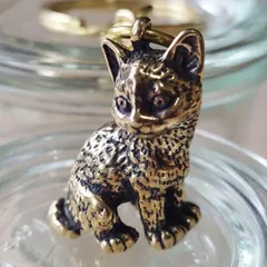 K116 猫 真鍮製 キーホルダー｜キャットモチーフのブラスアクセサリー・幸運を招く縁起物・大人可愛いアンティーク風ネコ雑貨・ギフトにも最適