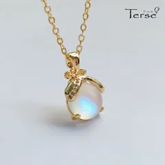 Terse　幸運を象徴するレディバグのモチーフにムーンストーン＆CZダイヤをあしらったエレガントな楽しいデザインペンダント　縁起の良いてんとう虫をモチーフにしたネックレス　翼を広げて飛び立って幸運と希望のシンボルであるテントウムシをモチーフsn0346ag
