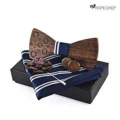 木製円形刻印蝶ネクタイ・カフリンクス・ポケットチーフ・ブローチ 4 点セット 専用ブラックケース付き 簡易装着ボウタイ メンズフォーマルカジュアル両用 お祝いプレゼント（結婚式 / 記念日） 個性的オシャレアクセサリー ギフト最適 マルチカラー選択可能♪