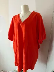 ZARA オーバーサイズ Vネック Tシャツ XS 新品 (レッド)
