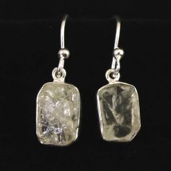 ロシア産 フェナカイト 11X8mm原石 ピアス 3.0g 【榎本通商73476