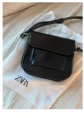 ZARA ブラック ショルダーバッグ