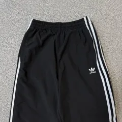 アディダス トラックパンツ レディース