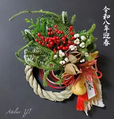 紅白の実をあしらったシンプルなしめ飾り～正月過ぎたらスワッグに～　お正月飾り　正月飾り　水引　注連縄　しめ縄飾り　しめ縄