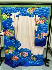 貸衣装処分品大振袖丸章　薄いピンク　鮮やか 本振袖