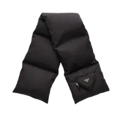 2026年最新】prada ダウンマフラーの人気アイテム - メルカリ