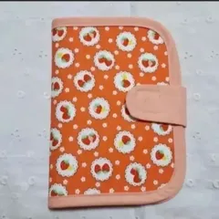 ハンドメイド、苺柄の薬手帳カバー、オレンジ