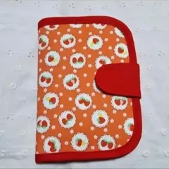 ハンドメイド、苺柄の薬手帳カバー、オレンジ、赤