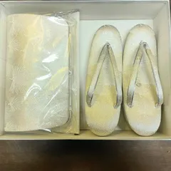 外観超美品　和装用ハンドバッグ・草履セット　シルバー　豪華鶴柄