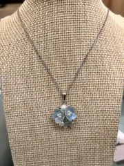 ディップフラワーとアクアマリンのネックレス