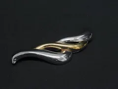 ■美品■ GIVENCHY ジバンシィ ピンバッチ ピンブローチ アクセサリー シルバー系×ゴールド系 DL0620のサムネイル