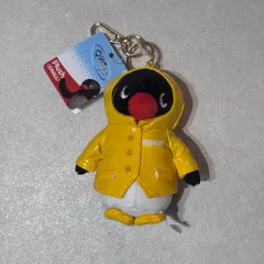 黄色のレインコートを着たピングーぬいぐるみキーホルダー 新品 正規品