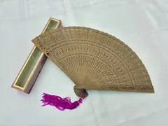 N ★GW特価★処分価格【中古品】扇子　白檀扇子　和装小物　茶道　お茶会　お茶席　歌舞伎 透かし彫り