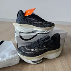 240 新品 NIKE エア ズーム アルファフライ ネクスト% 2 カーボン ランニングシューズ