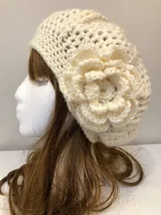 ハンドメイド　クリーム色　ホワイト　ベレー帽　ニット帽　ビーニー