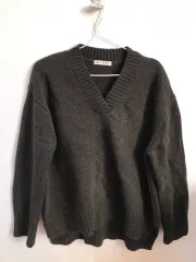 ノーブランド Vネック ニット カーキ カラー