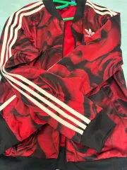 アディダス バラ ローズ パータン トラックジャージ レッド