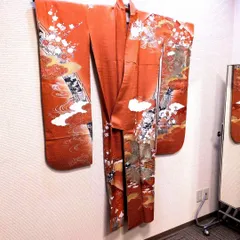 #SB02.ブランド桂由美正絹振袖 赤茶色系エンボス御所車優雅な庭橋菊に菖蒲