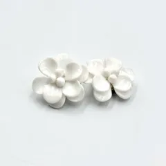 Vintage 日本製 JAPAN ヴィンテージ フラワー モチーフ 立体 花びら イヤリング コスチュームジュエリー 白 ホワイト ヴィンテージアクセサリー ビンテージ 古着 レディース