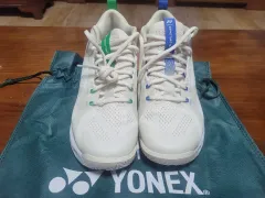 ヨネックス スニーカー グラファイト スロットル 2025