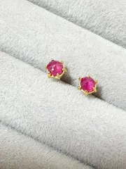 ルビー　ピアス　SILVER925製・18KGP仕上げ　小粒　つけっぱなし　ローズカット