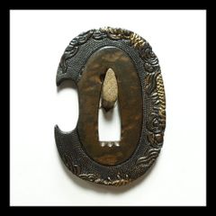 ☆鉄地二段木瓜形鐔 無銘 金象嵌 土手耳 両櫃孔片方埋 厚さ7mm 鉄鍔 古