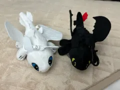 新品 ドラゴンディフュージョン トゥースレス ライトフューリー ぬいぐるみ キーホルダー