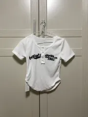 新品タグ付き) エイブリー 半袖Tシャツ Uネック y2k ノーブランド 夏 半袖 服