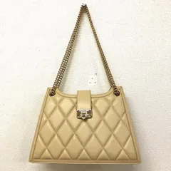 チャールズアンドキース Cressida クレシダ キルトトラペーズチェーンバッグ クリーム