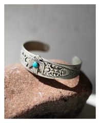 ナバホ サンダーバード ドッグ ニッケルシルバー ターコイズ バングル　フレッドハービー