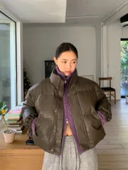 ノア レザー クロップドダウン (新作、ショートダウン、レザー アウター、デイリー、ウェルロン、ハイネック、ミニマル、軽量)