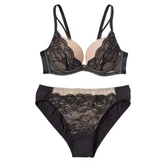 【新品】 [ピーチ・ジョン] 【WEB限定】【盛りブラ 盛れる 谷間 セクシー ストリング レース チャーム付 ひびきにくい】レースレイヤードストリング盛り ブラセット 上下セット ブラジャー ショーツセット ブラック C65