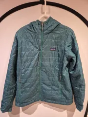 パタゴニアのナノパフフーディ 軽量ダウン