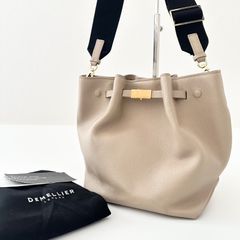 極美品✨ niels peeraer リュック シルバー ターンロック 極美品✨ niels peeraer リュック シルバー ターンロック - メルカリ