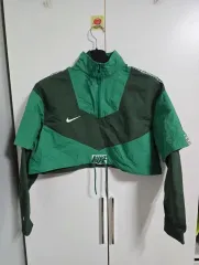 ナイキ グリーン クロップド ランニング ウィンドブレーカー ジャケット