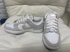 ナイキ ダンク ロー レトロ SE 白/グレー