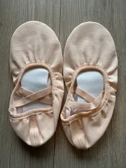 薄いピンク　バレエシューズ