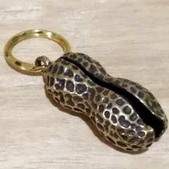 K168 ピーナッツ 落花生 真鍮製 ブラス キーホルダー｜リアル造形のアンティーク調デザインで子宝・繁栄・金運を願う縁起物｜風水と遊び心を日常に取り入れる大人の開運アクセサリー