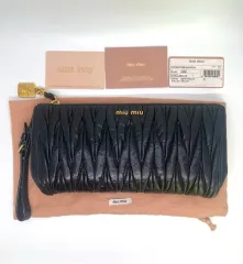 2026年最新】ミュウミュウクラッチバッグの人気アイテム - メルカリ