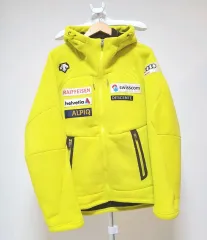 DESCENTE アウディ 起毛 WHO ジップアップ ジャケット 110サイズ 蛍光