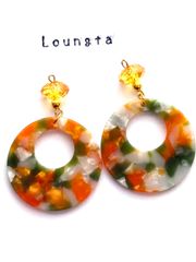 3693イエロー オレンジの大ぶりピアス 樹脂ピアス